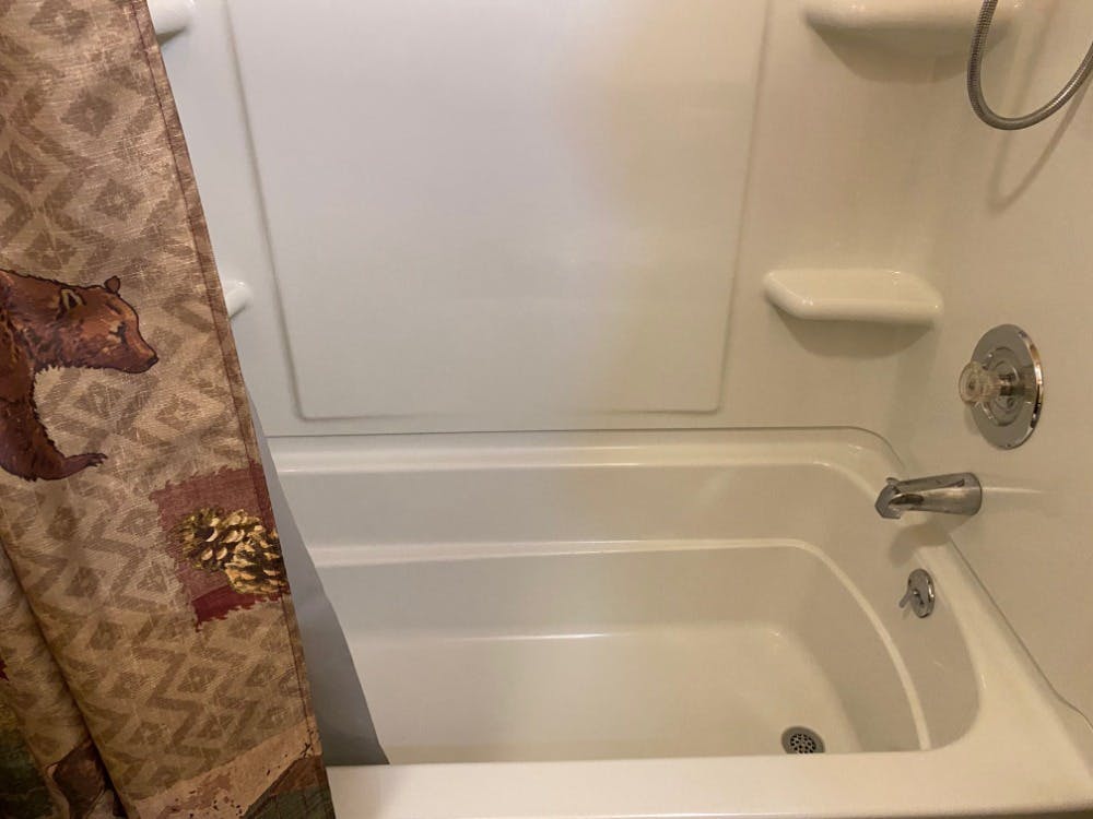 Lodging Room 4, Best Bear Lodge & Campground