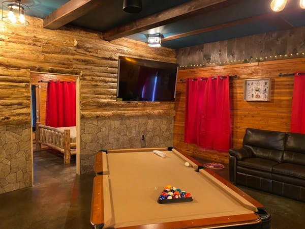 Speedy Bear Cabin Irons, Michigan