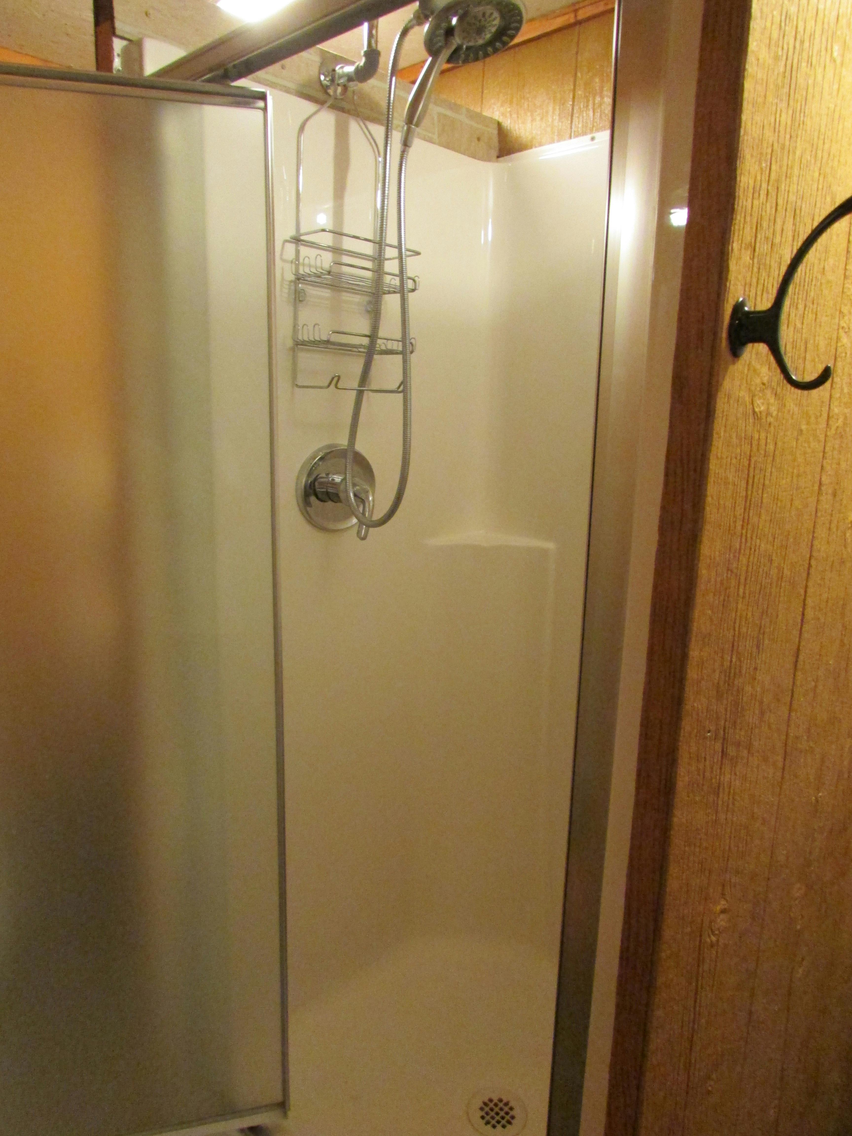 Best Bear Lodge & Campground Bathhouse 1