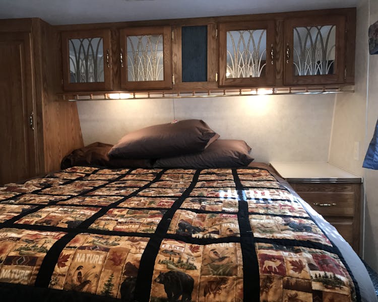 Explore More Destination RV Cabin, Queen Bedroom at Best Bear Lodge & Campground