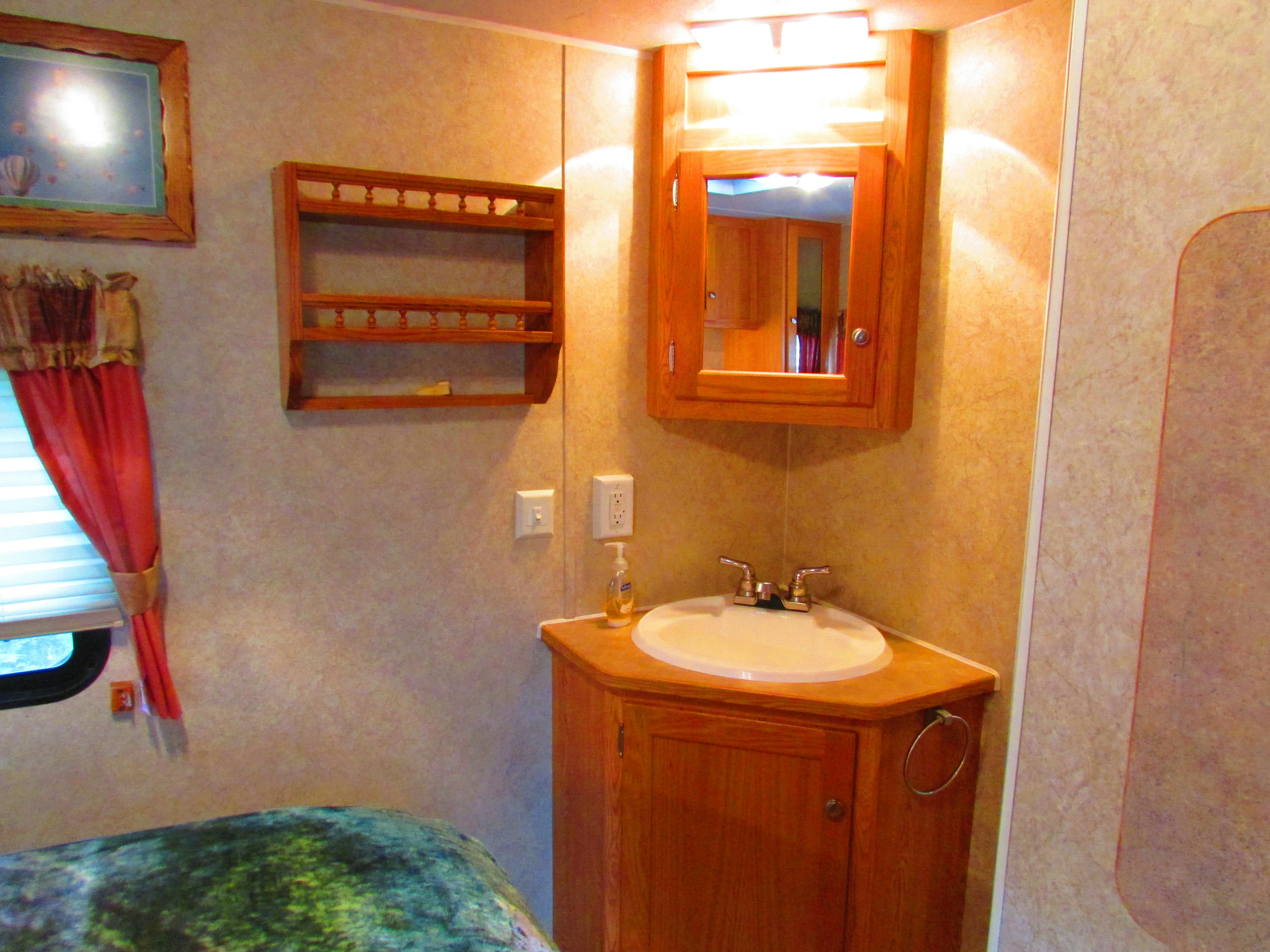 Cabin RV at Best Bear Lodge