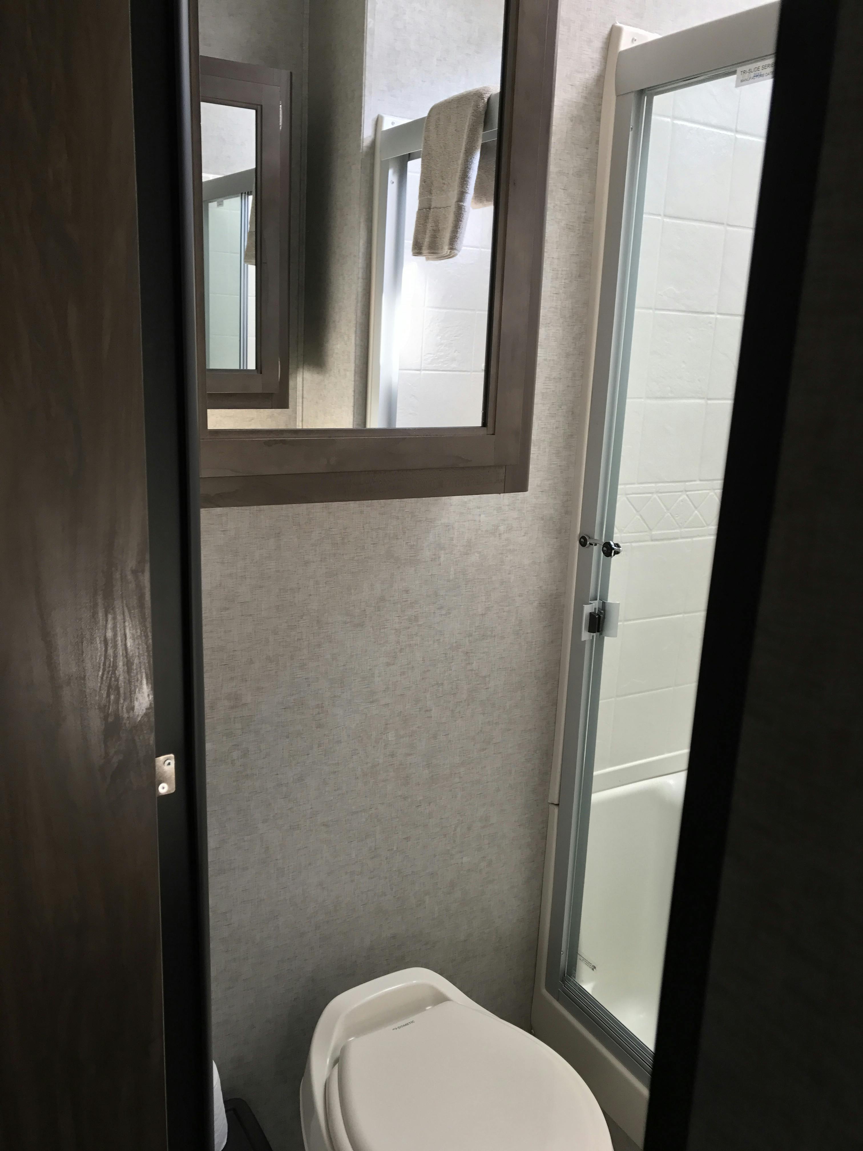 Grand Cherokee Destination RV Cabin Rental With Residential Shower at Best Bear Lodge & Campground