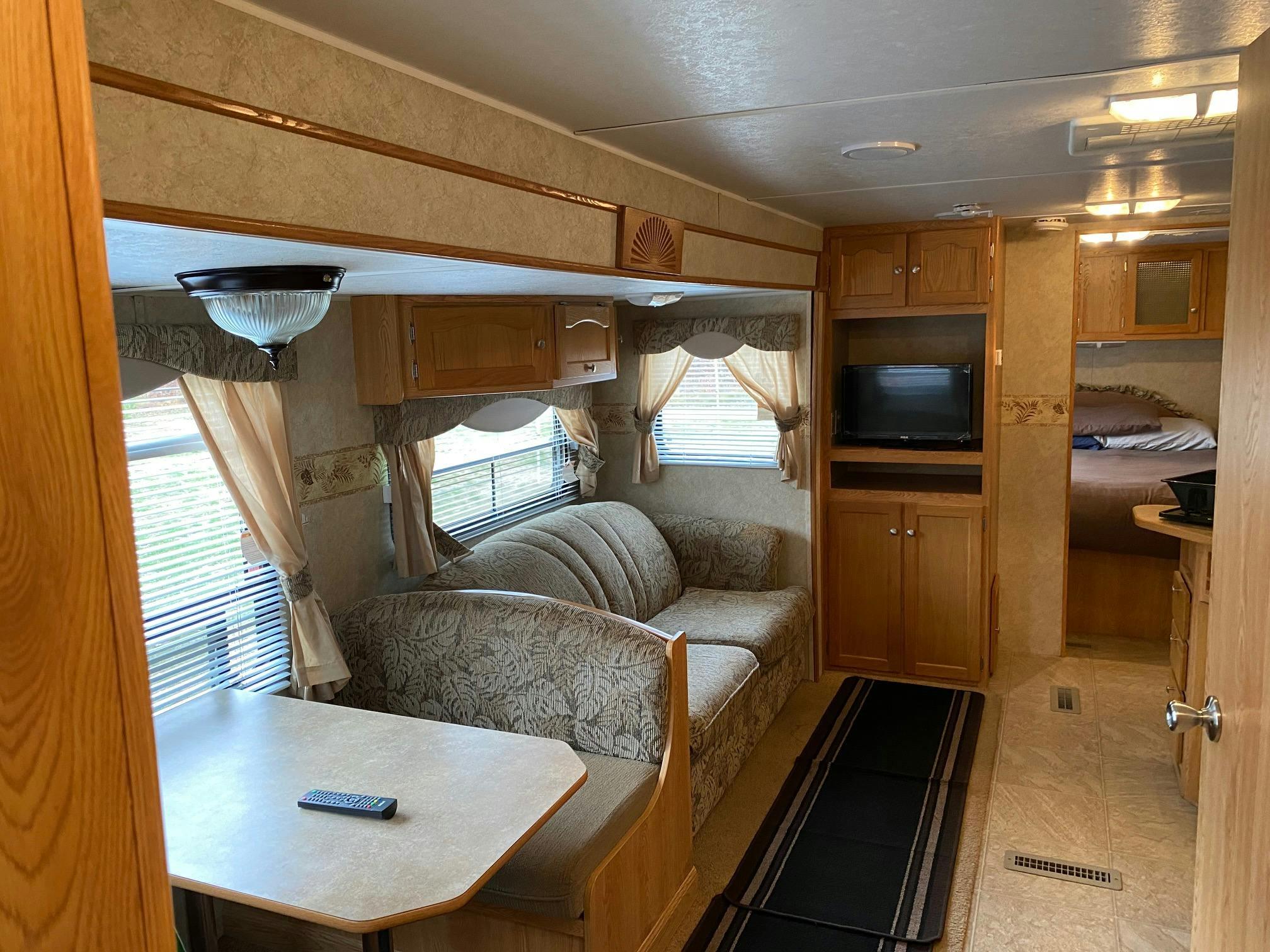 Amarillo Sunrise Destination RV Rental at Best Bear Lodge & Campground