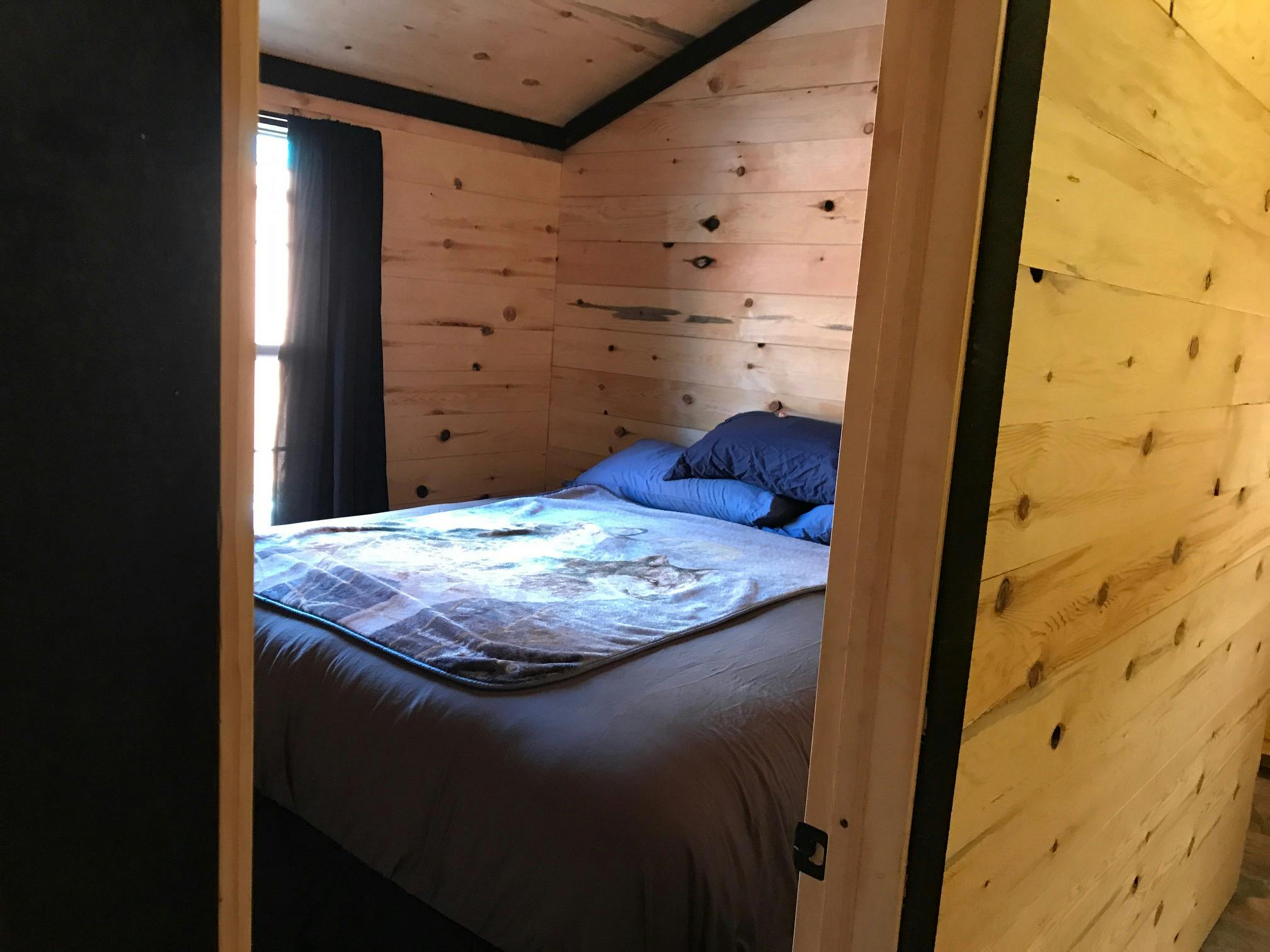 Best Bear Lodge & Campground Accommodations