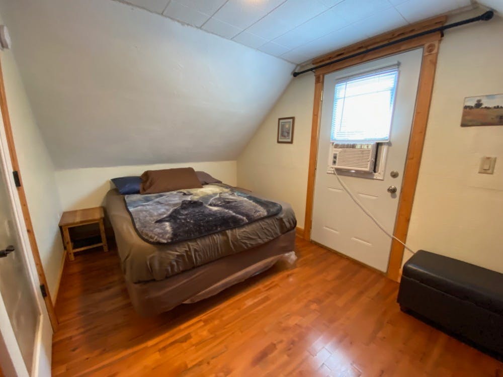 Lincoln Hills Cabin third Bedroom at Best Bear Lodge & Campground. Irons, Michigan