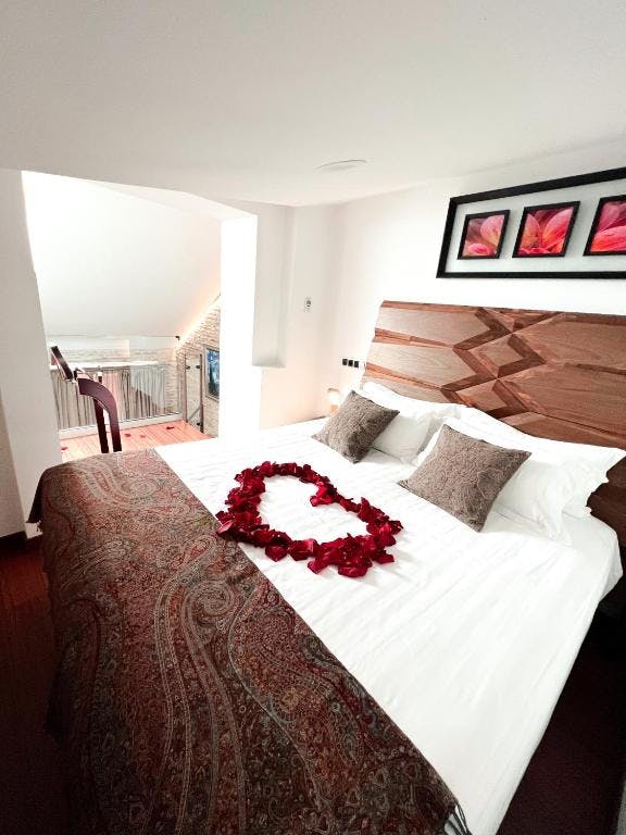 Romantic suite with rose petals – Honeymoon setup