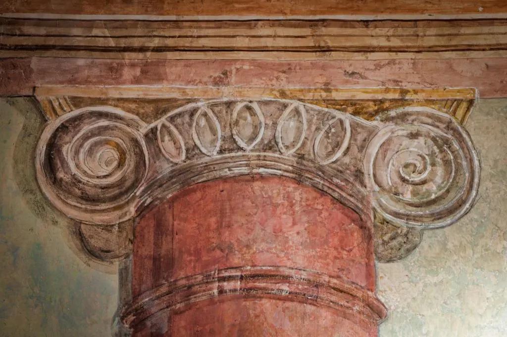 Traditional Canarian column detail – Boutique hotel design