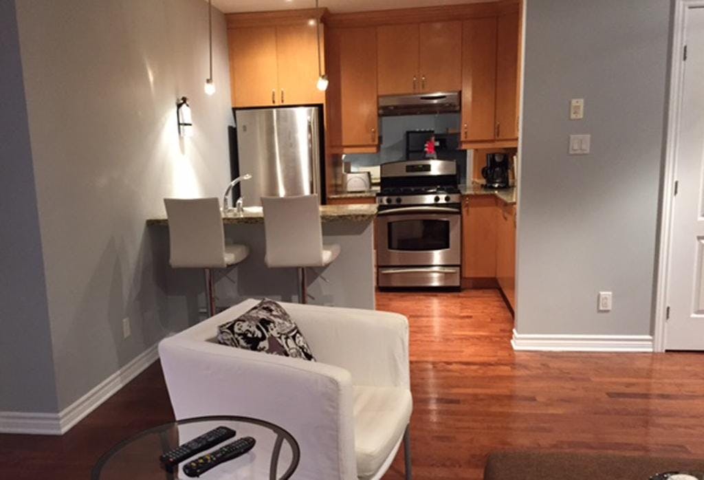 Professional Suite 201 ApartHotelMontreal AppartHôtelMontréal CITQ 222512 2115 Rue Saint Urbain H2X 2N1 #aparthotelmontreal