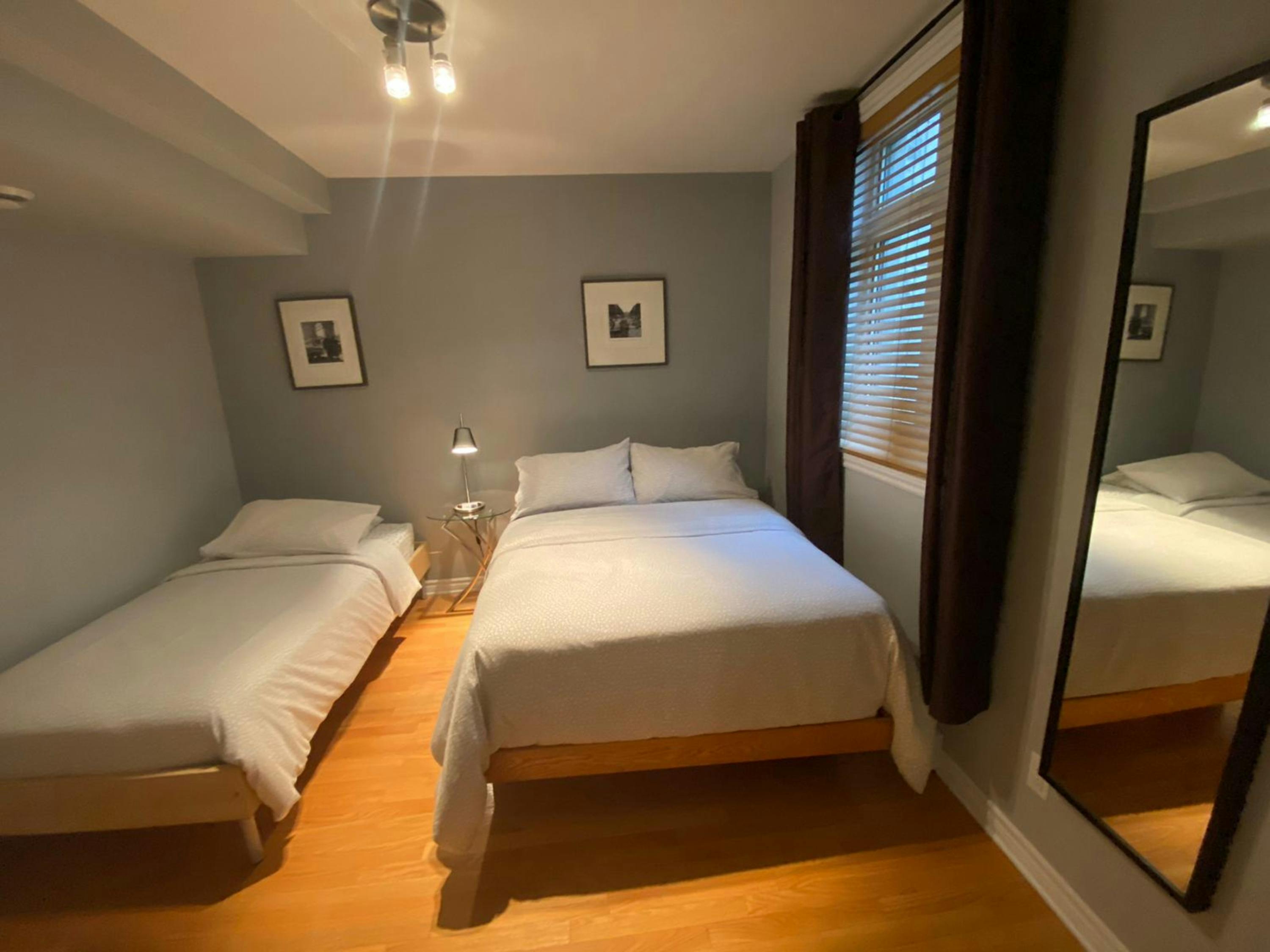 Professional Suite 202 ApartHotelMontreal AppartHôtelMontréal CITQ 222512 2115 Rue Saint Urbain H2X 2N1 #aparthotelmontreal