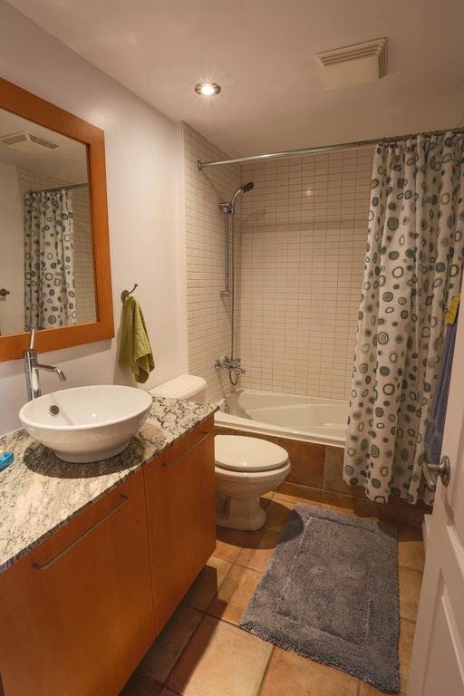 Splendid Suite 304 ApartHotelMontreal AppartHôtelMontréal CITQ 222512 2115 Rue Saint Urbain H2X 2N1 #aparthotelmontreal