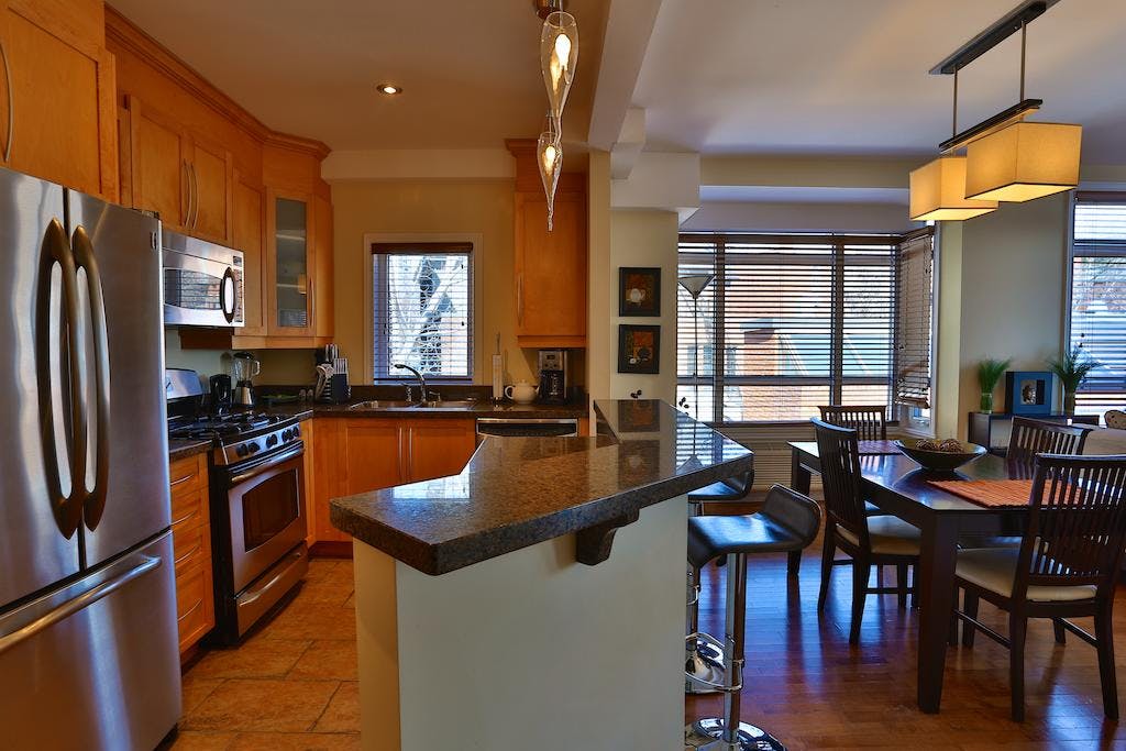 Sunset Suite 403 Apart Hotel Montreal Tourist Residence 222512 2115 Rue Saint Urbain H2X 2N1 #aparthotelmontreal