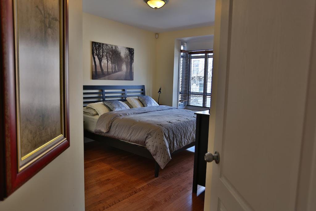 Sunset Suite 403 ApartHotelMontreal AppartHôtelMontréal CITQ 222512 2115 Rue Saint Urbain H2X 2N1 #aparthotelmontreal