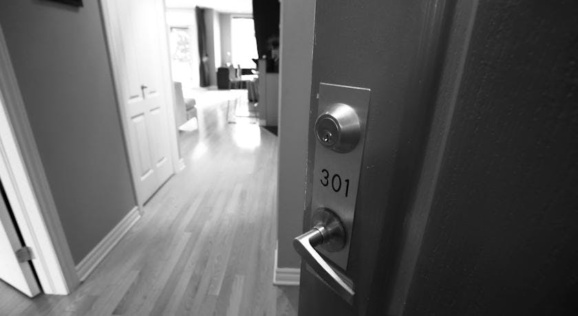 Corporate Suite 301 ApartHotelMontreal AppartHôtelMontréal CITQ 222512 2115 Rue Saint Urbain H2X 2N1 #aparthotelmontreal