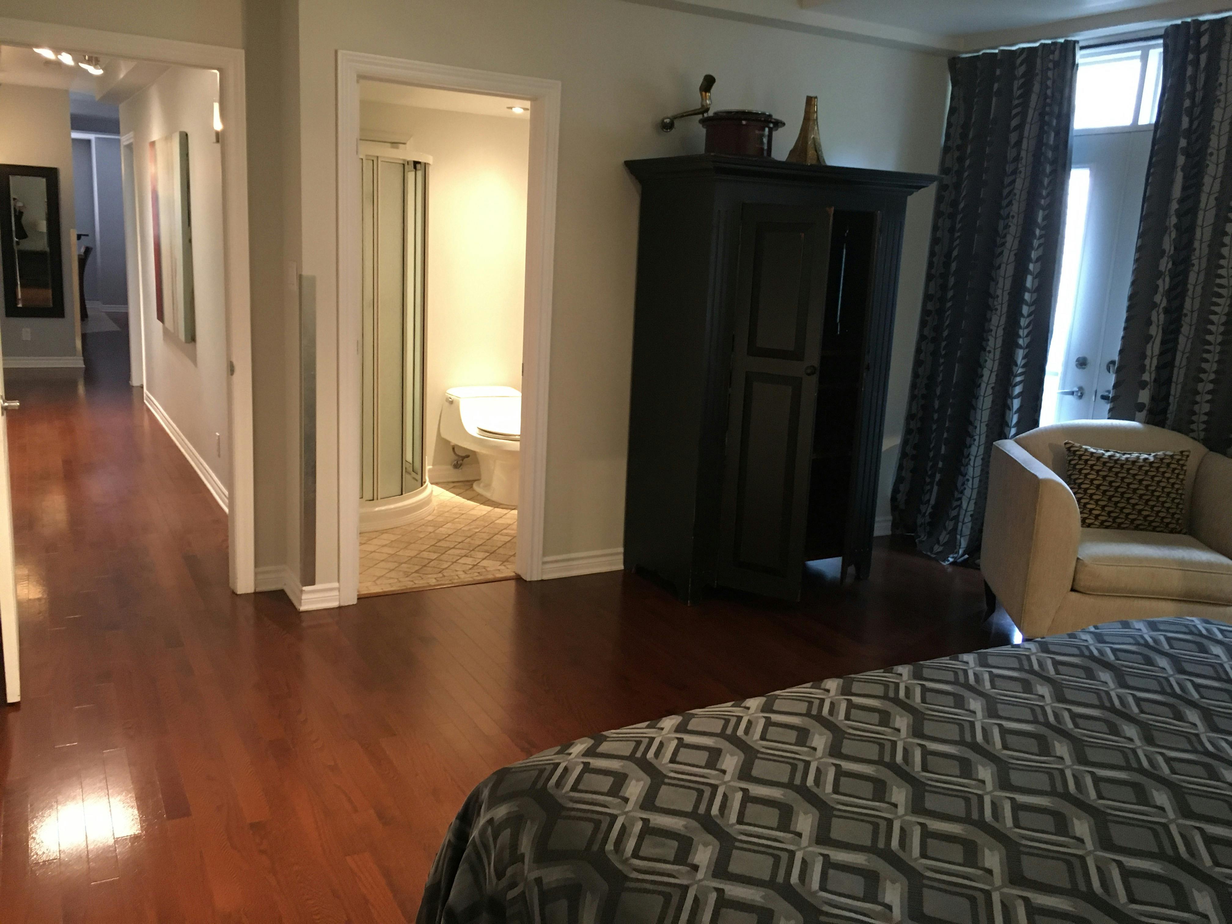 Presidential Suite 302 ApartHotelMontreal AppartHôtelMontréal CITQ 222512 2115 Rue Saint Urbain H2X 2N1 #aparthotelmontreal