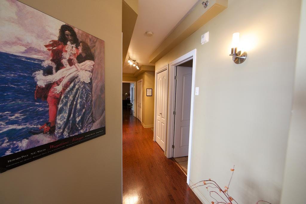 Presidential Suite 302 ApartHotelMontreal AppartHôtelMontréal CITQ 222512 2115 Rue Saint Urbain H2X 2N1 #aparthotelmontreal