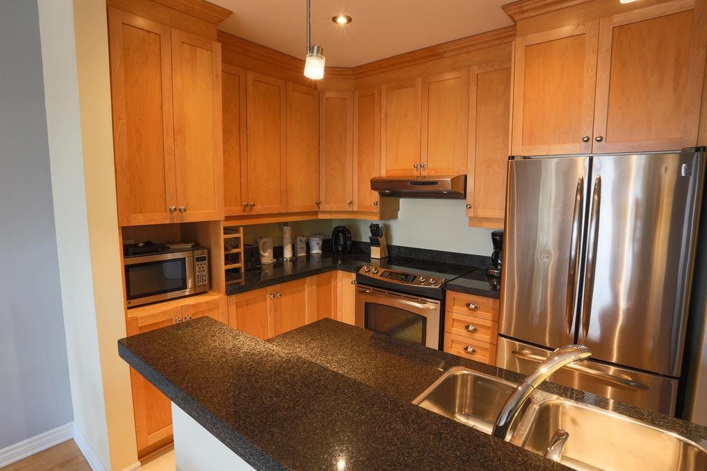 Sunrise Suite 404 ApartHotelMontreal AppartHôtelMontréal CITQ 222512 2115 Rue Saint Urbain H2X 2N1 #aparthotelmontreal