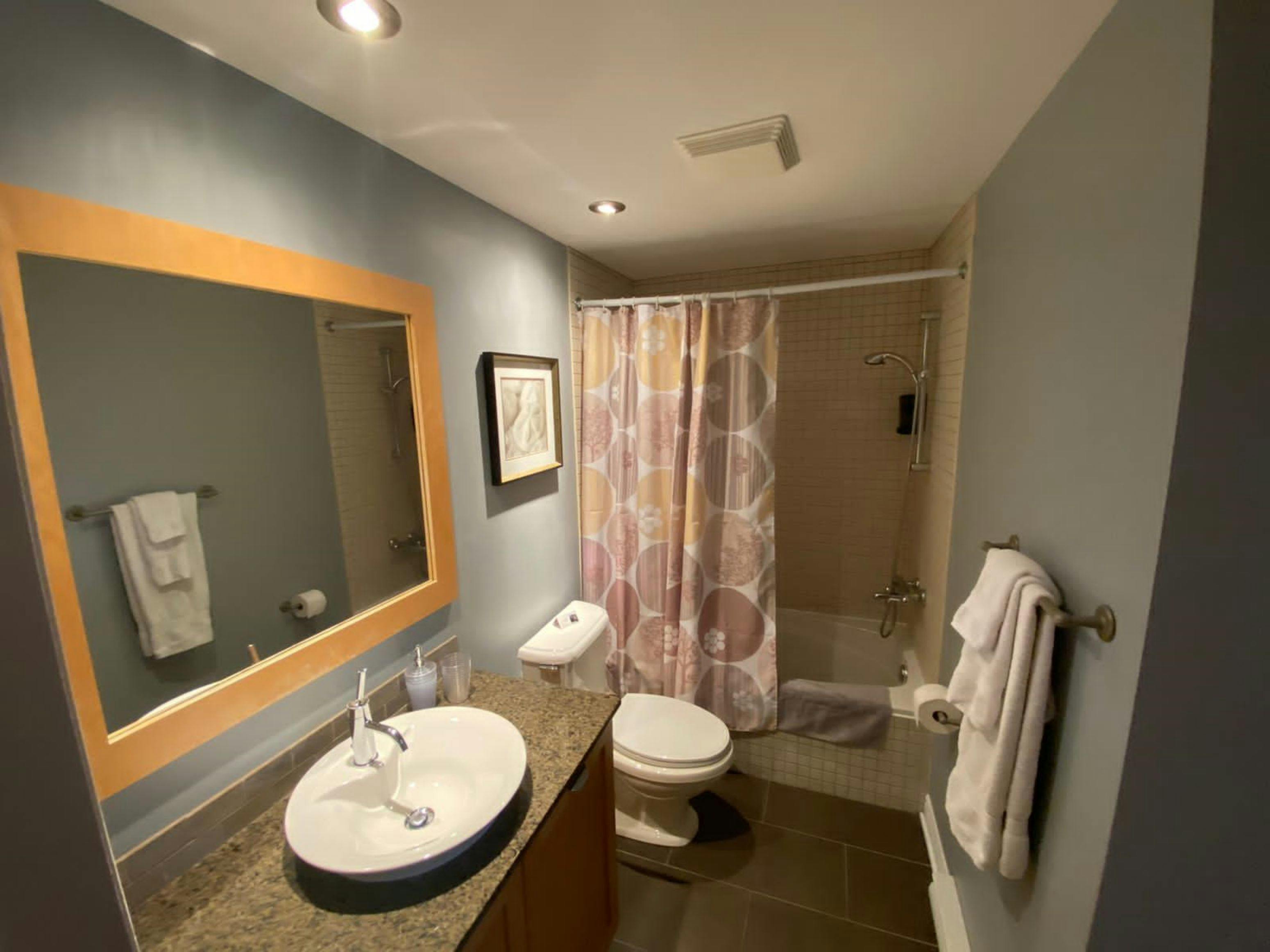 Splendid Suite 304 ApartHotelMontreal AppartHôtelMontréal CITQ 222512 2115 Rue Saint Urbain H2X 2N1 #aparthotelmontreal