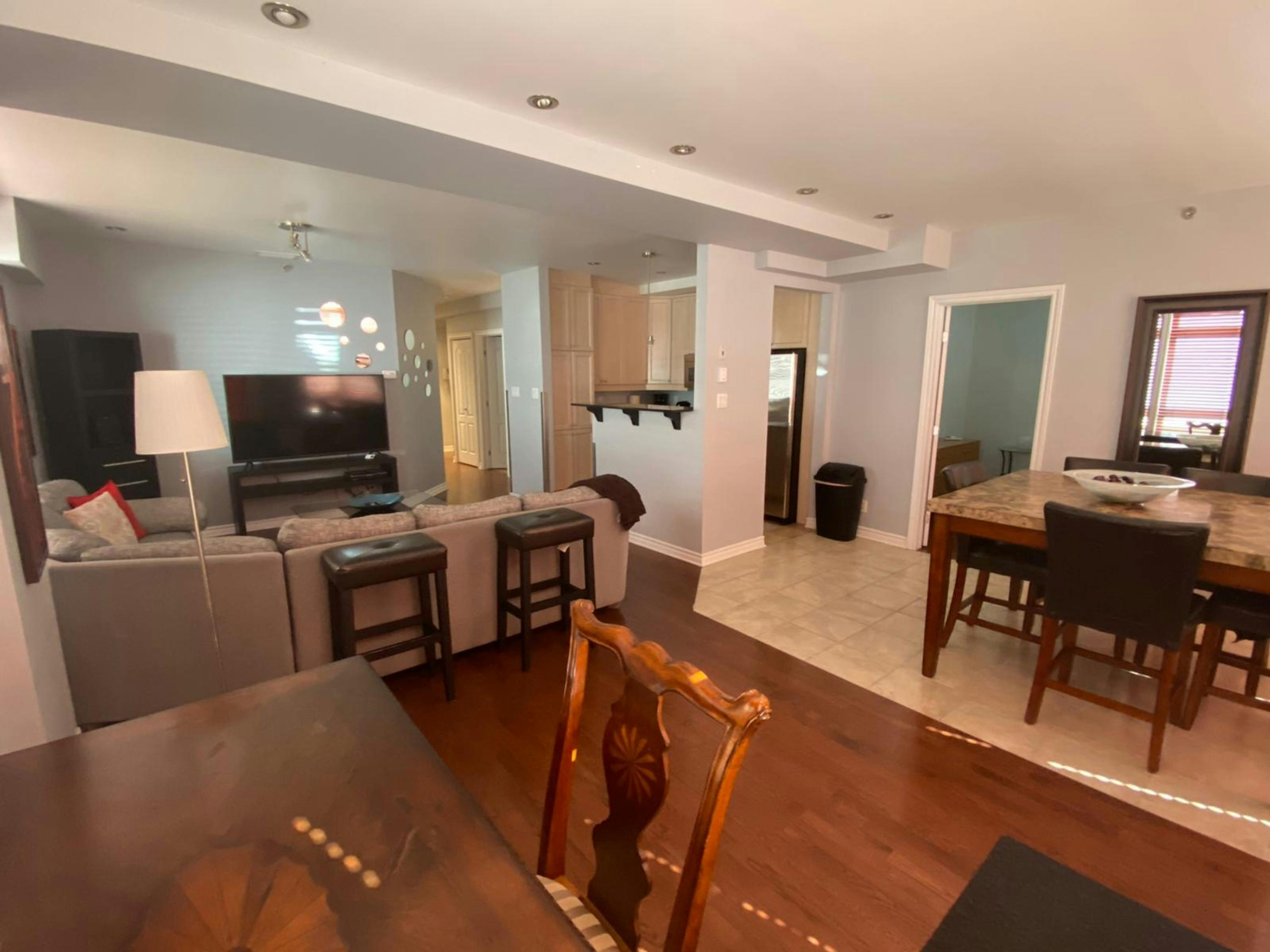 Presidential Suite 302 ApartHotelMontreal AppartHôtelMontréal CITQ 222512 2115 Rue Saint Urbain H2X 2N1 #aparthotelmontreal