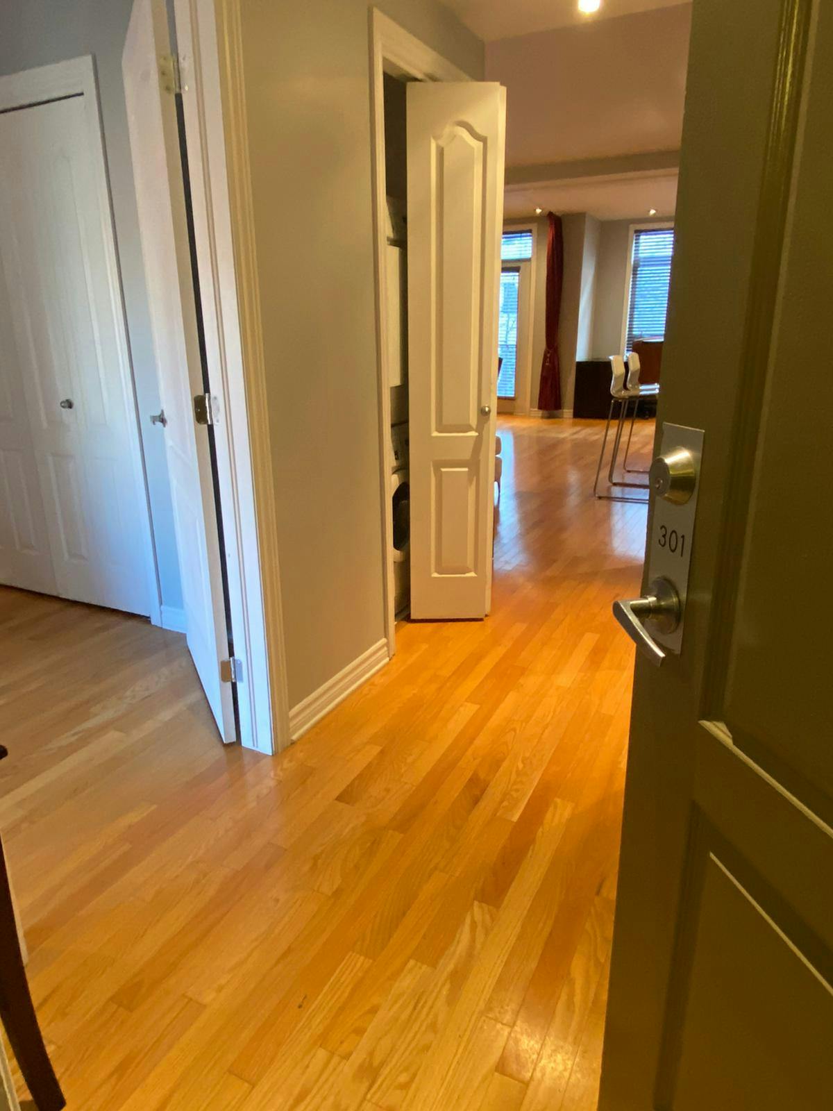 Corporate Suite 301 ApartHotelMontreal AppartHôtelMontréal CITQ 222512 2115 Rue Saint Urbain H2X 2N1 #aparthotelmontreal