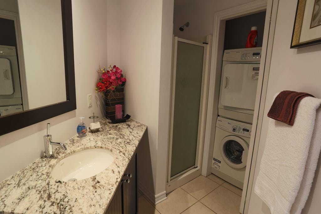 Sunrise Suite 404 ApartHotelMontreal AppartHôtelMontréal CITQ 222512 2115 Rue Saint Urbain H2X 2N1 #aparthotelmontreal