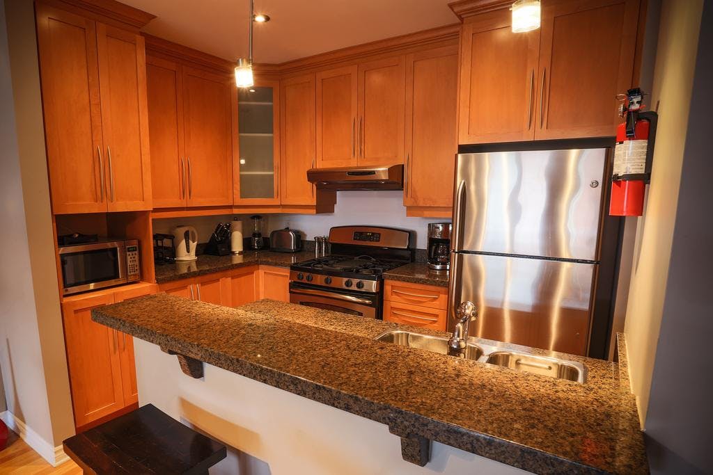 Splendid Suite 304 ApartHotelMontreal AppartHôtelMontréal CITQ 222512 2115 Rue Saint Urbain H2X 2N1 #aparthotelmontreal