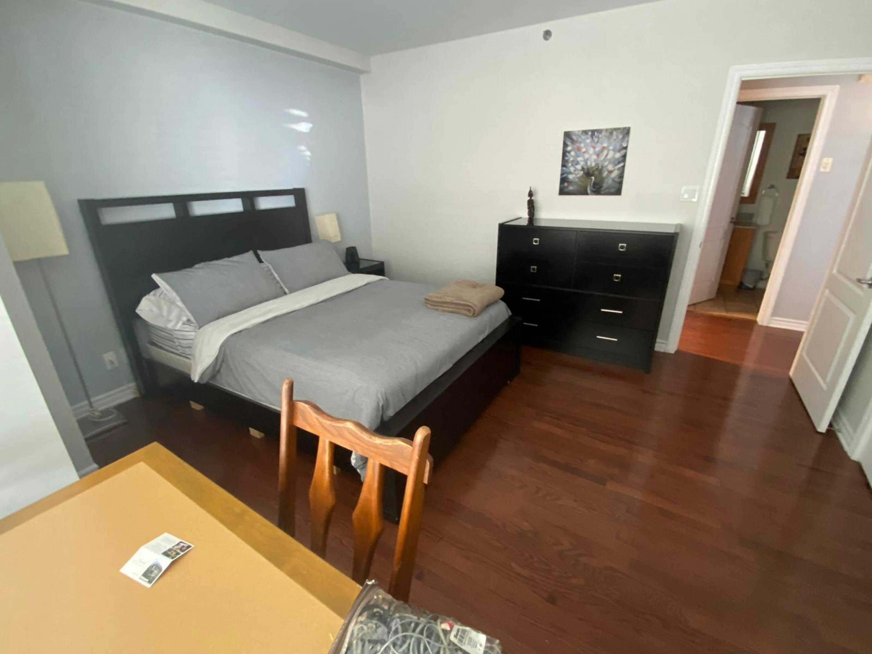 Presidential Suite 302 ApartHotelMontreal AppartHôtelMontréal CITQ 222512 2115 Rue Saint Urbain H2X 2N1 #aparthotelmontreal