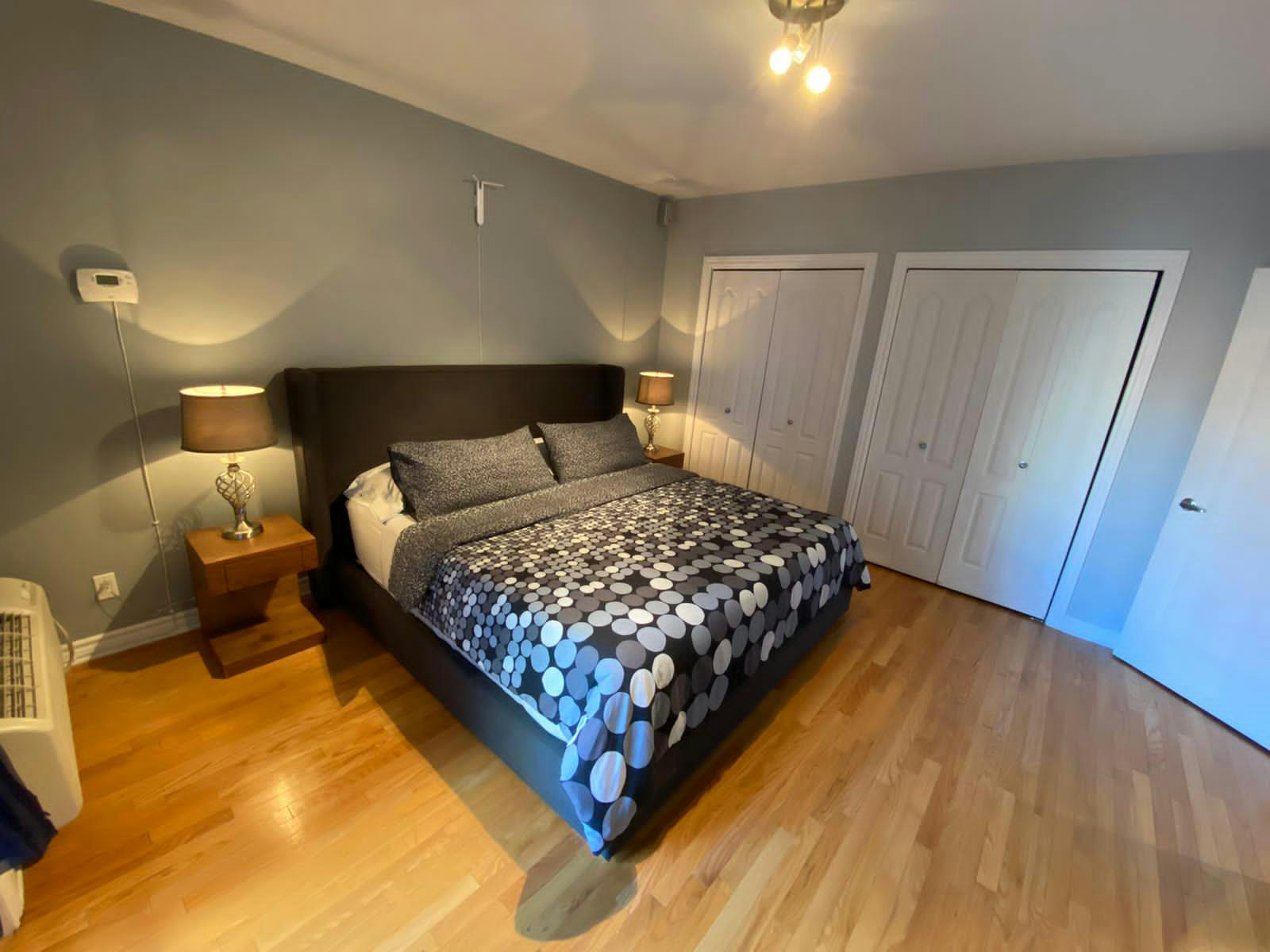 Corporate Suite 301 ApartHotelMontreal AppartHôtelMontréal CITQ 222512 2115 Rue Saint Urbain H2X 2N1 #aparthotelmontreal