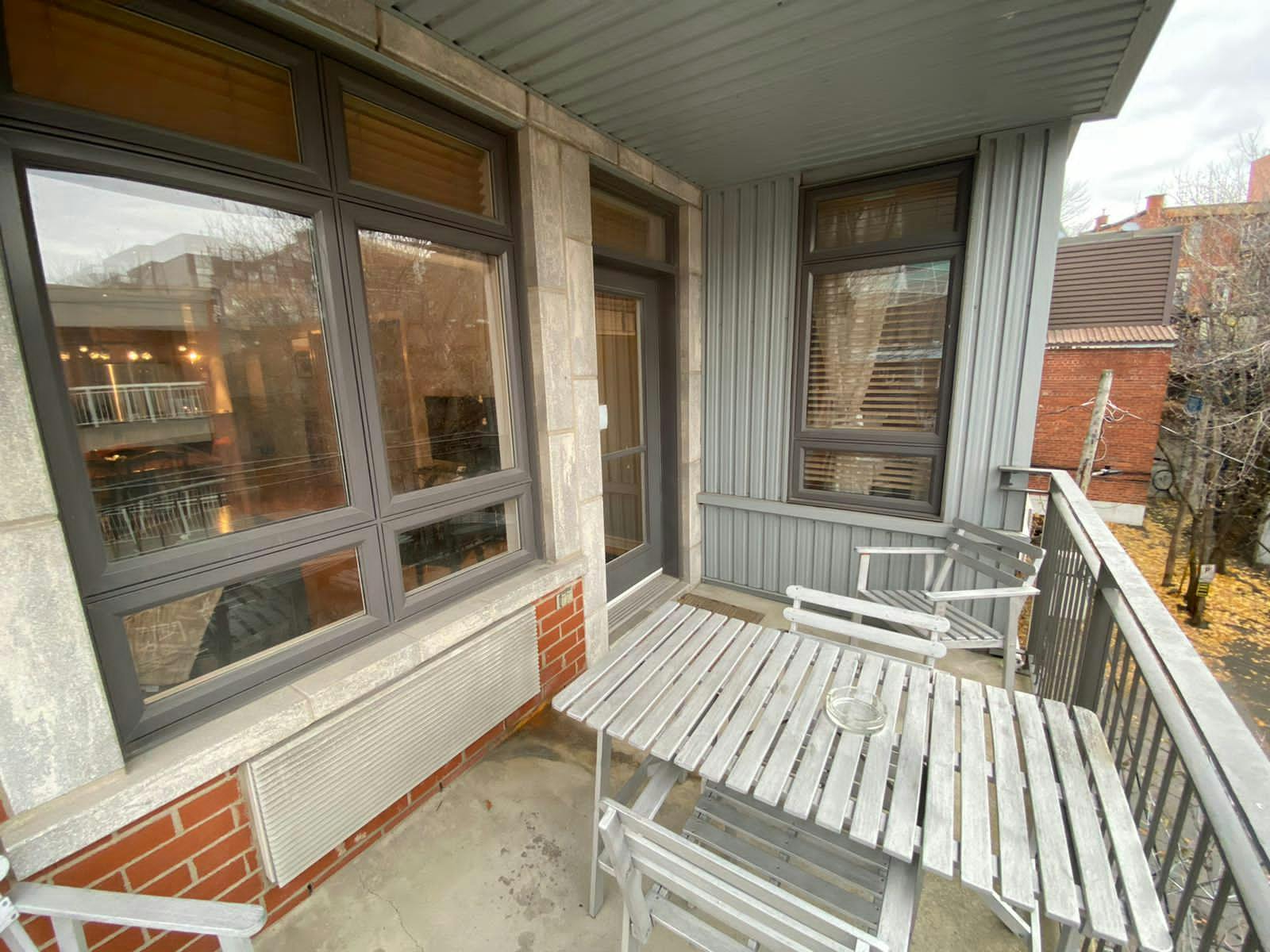 Splendid Suite 304 ApartHotelMontreal AppartHôtelMontréal CITQ 222512 2115 Rue Saint Urbain H2X 2N1 #aparthotelmontreal