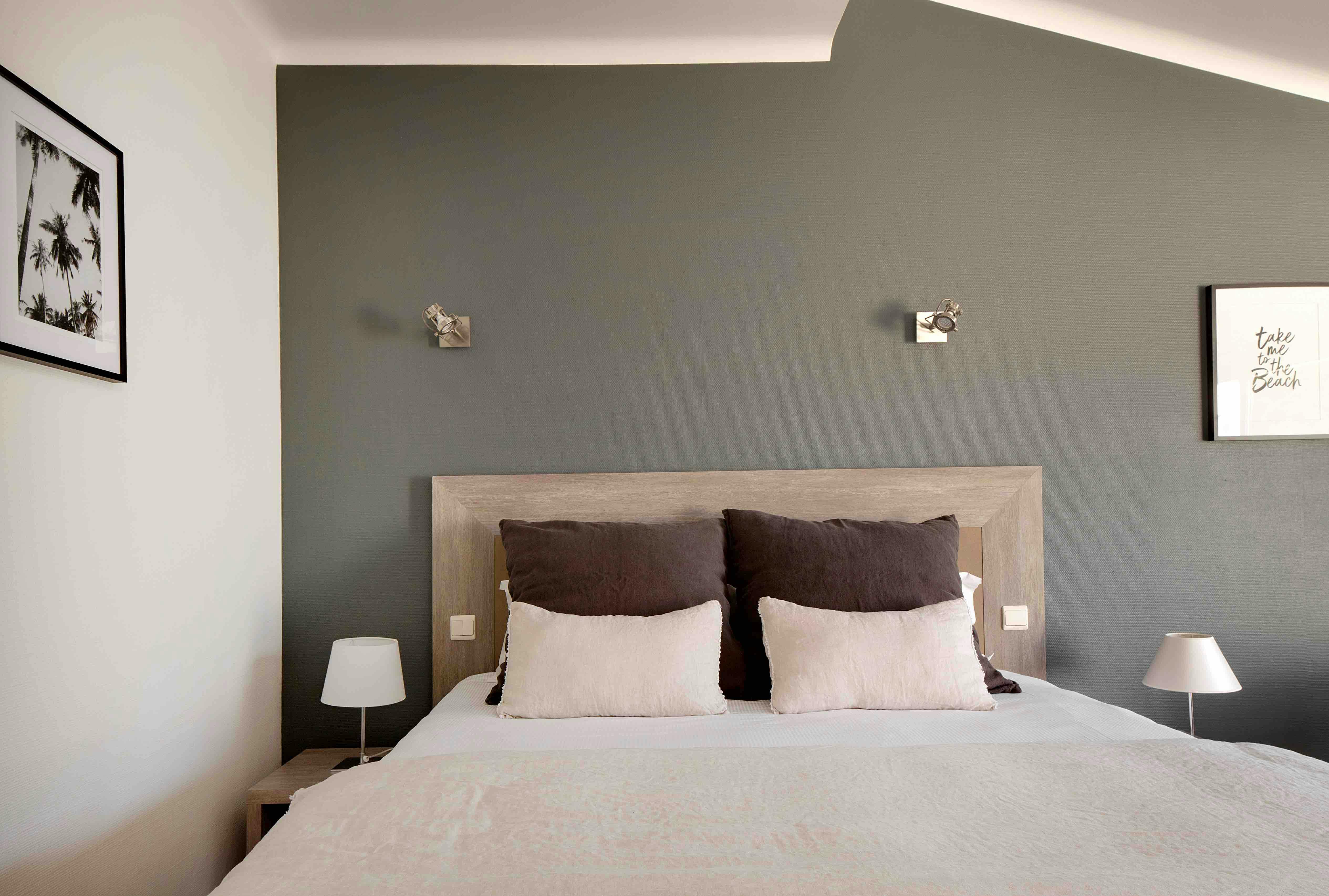 Vue de face de la chambre double supérieure vue mer