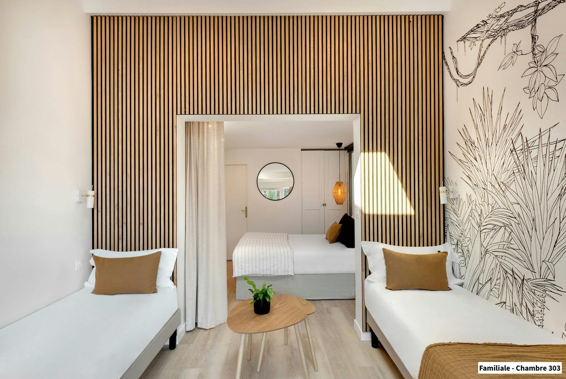 Vue d'ensemble de la Chambre Familiale 303 de l'Hôtel Spa Les Mouettes