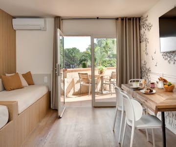 Séjour junior suite côté piscine