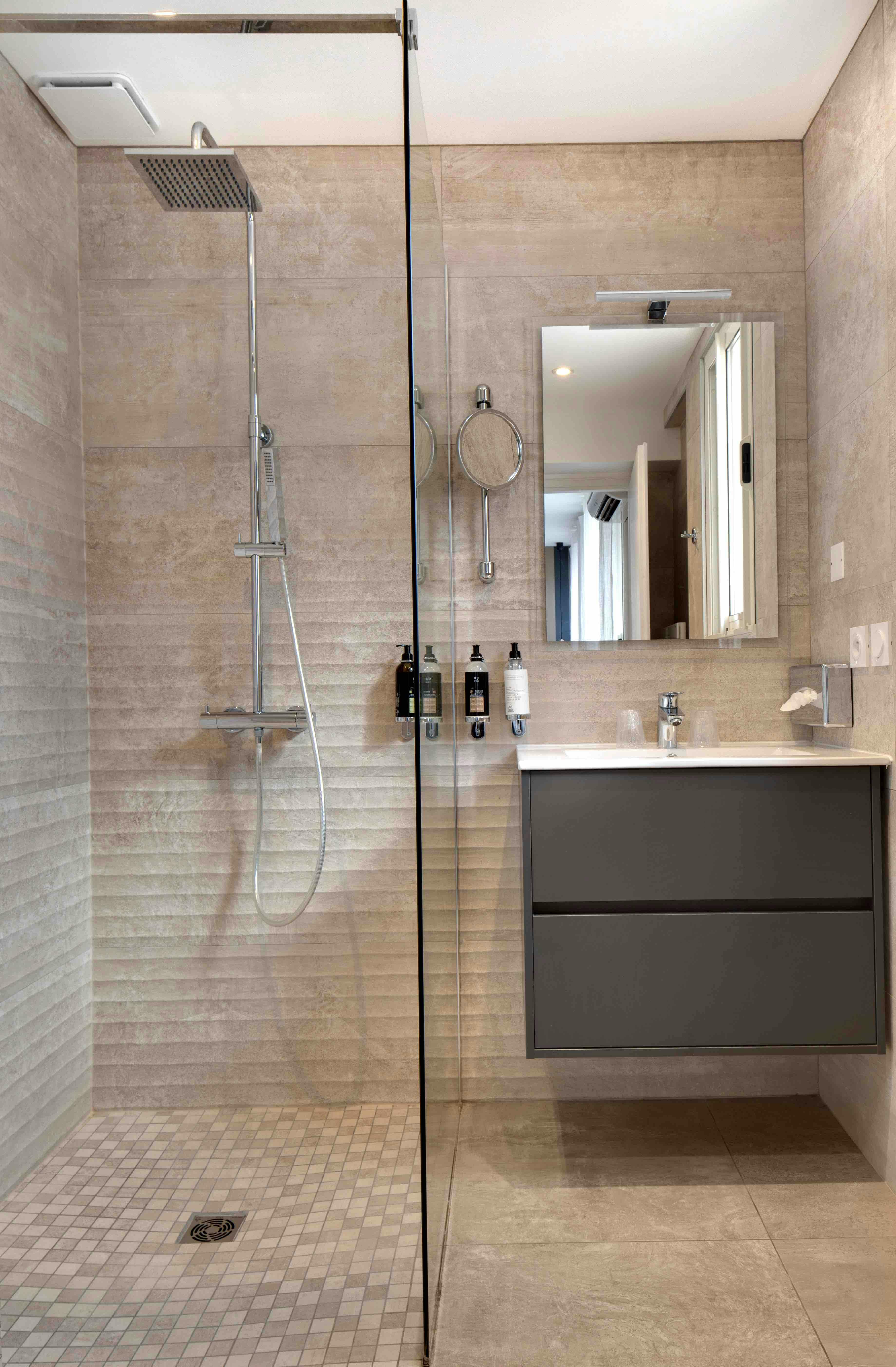 Salle de bains n°2 de la suite