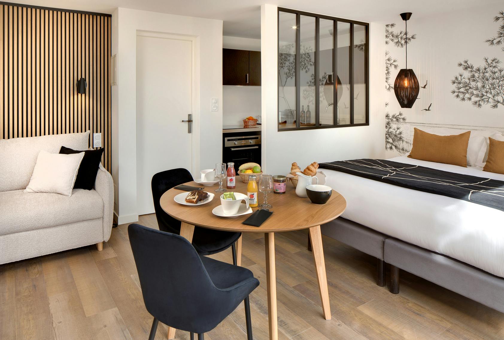 Vue d'ensemble studio côté piscine