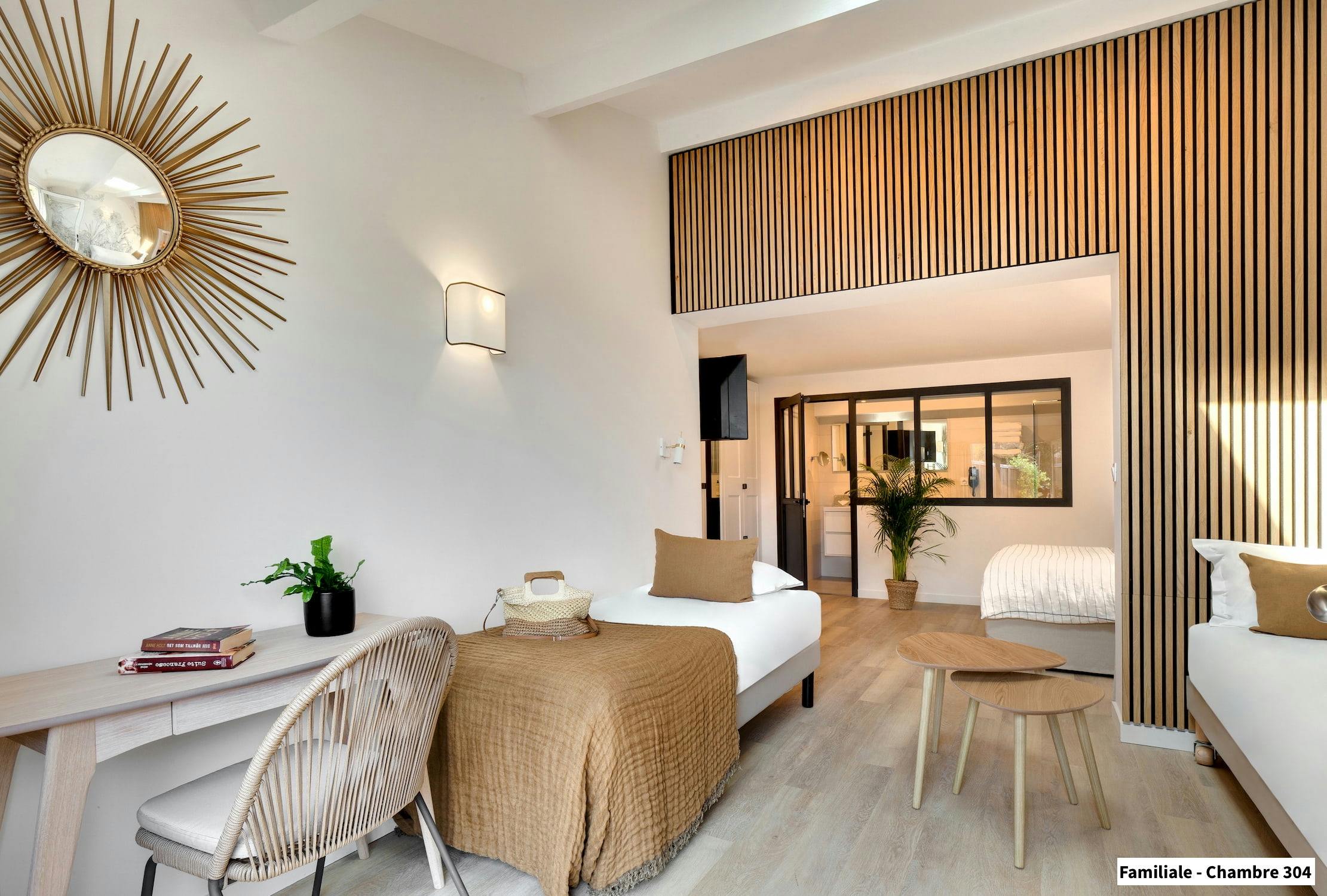 Vue d'ensemble de la Chambre Familiale 304 de l'Hôtel Spa Les Mouettes