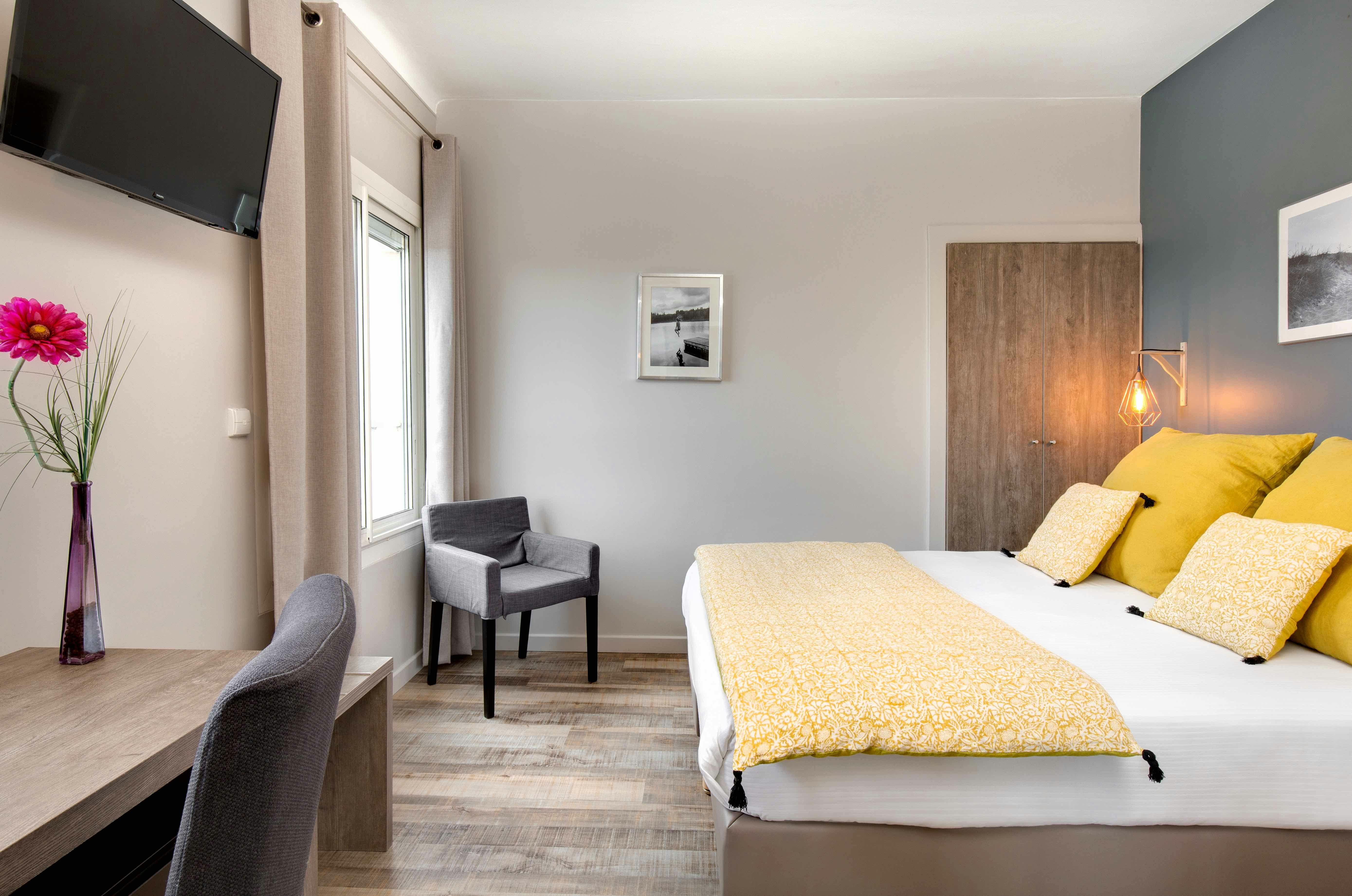 Chambre de la double vue piscine de l'hôtel les mouettes situé entre Argelès et Collioure