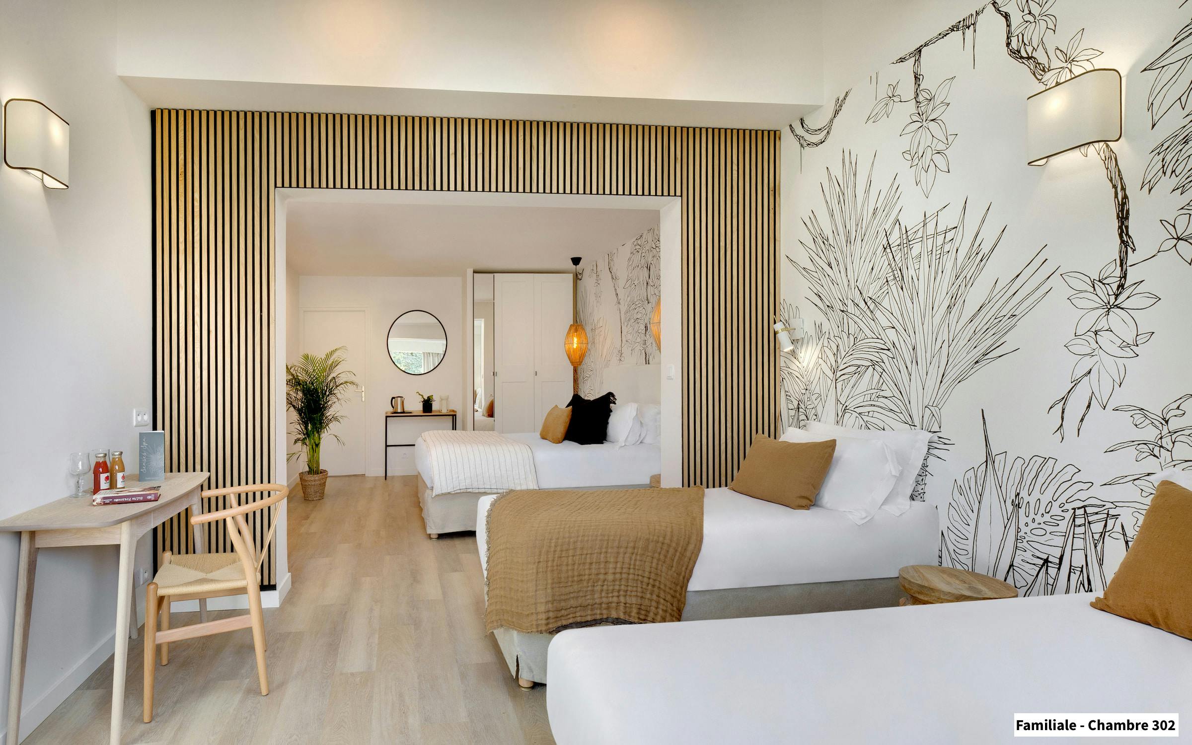 Vue d'ensemble de la Chambre Familiale 302 de l'Hôtel Spa Les Mouettes