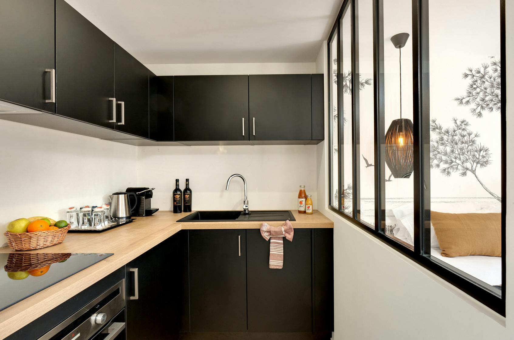 Cuisine studio côté piscine