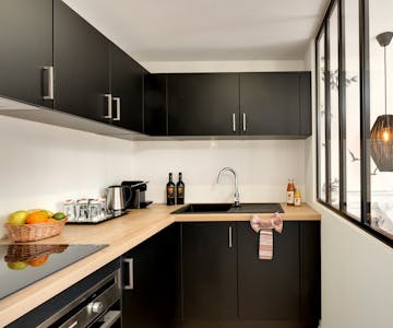 Cuisine studio côté piscine