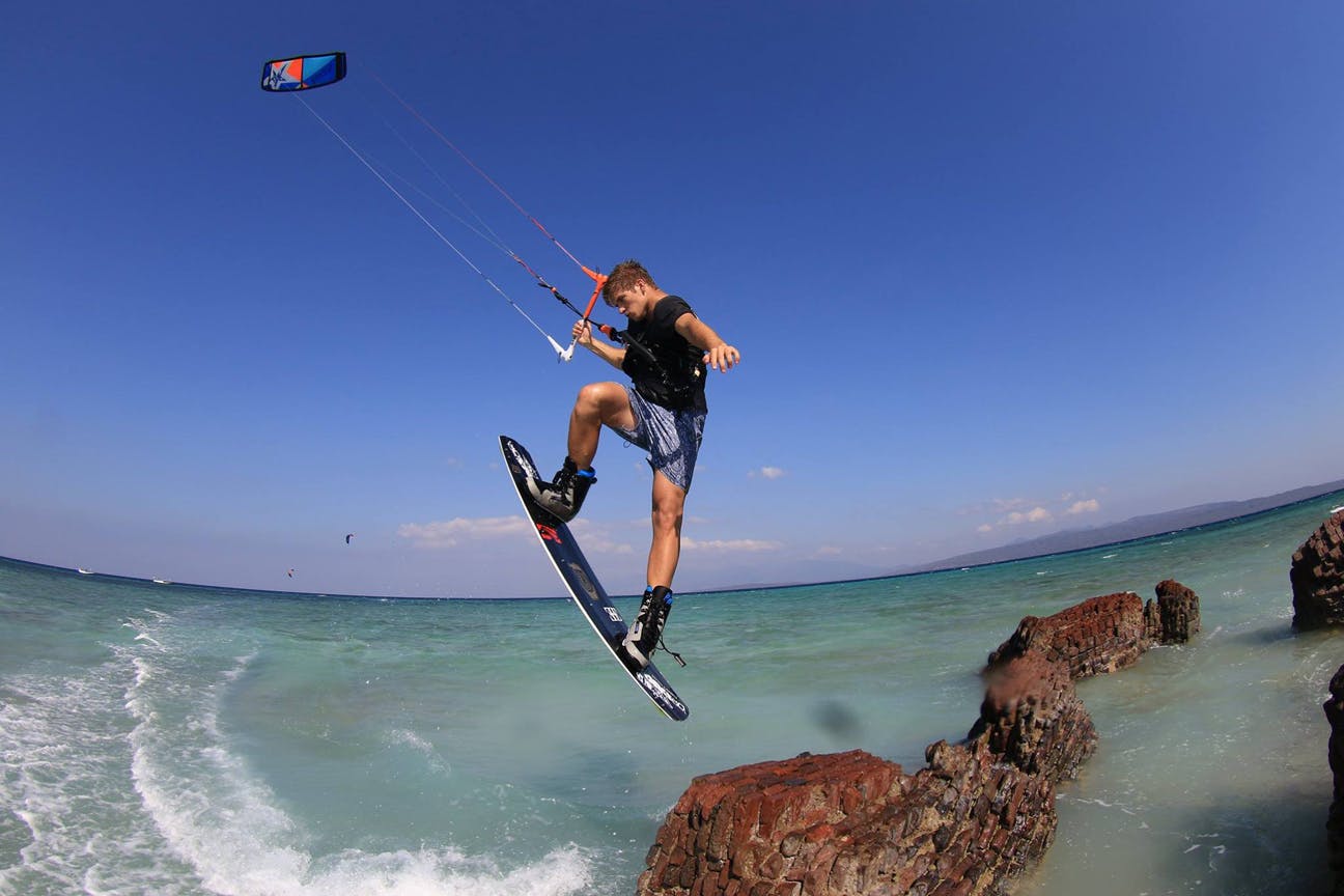 Bangsring Breeze kitesurfing at Tabuhan Island