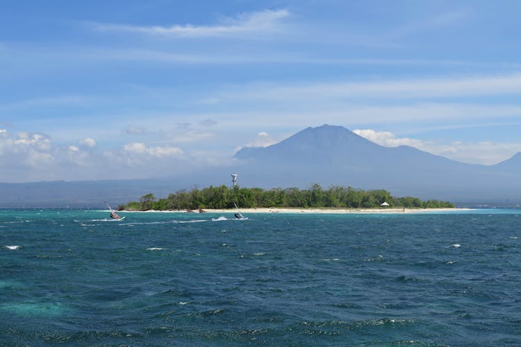 Bangsring Breeze offering windsurfing and kite surfing at Tabuhan Island