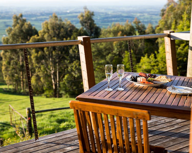 Stunning views and outdoor dining from deck of Anderley Tandara Cottage