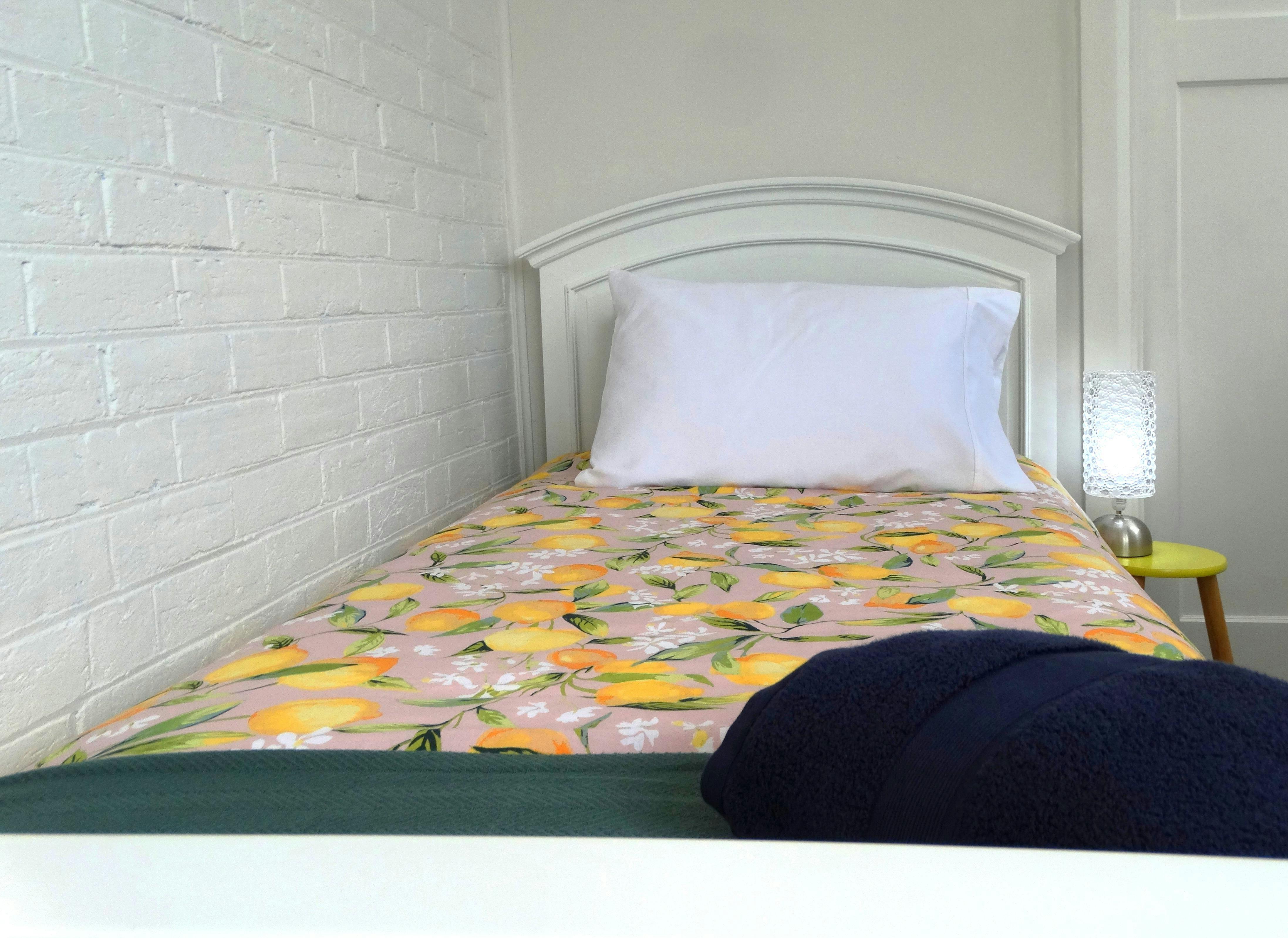 Fitzroy Lodge single bed room