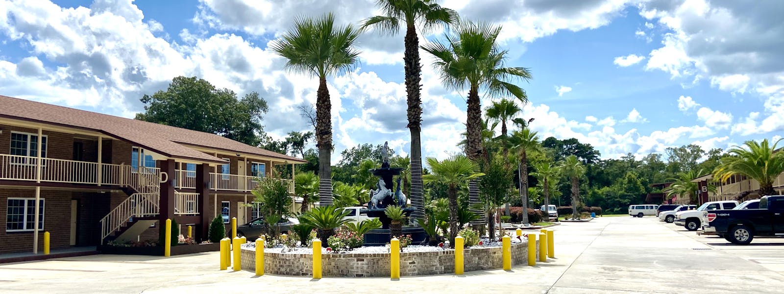 Savannah, Inn, Suites, front of property, rooms, king room, queen room, kitchenette, extended stay