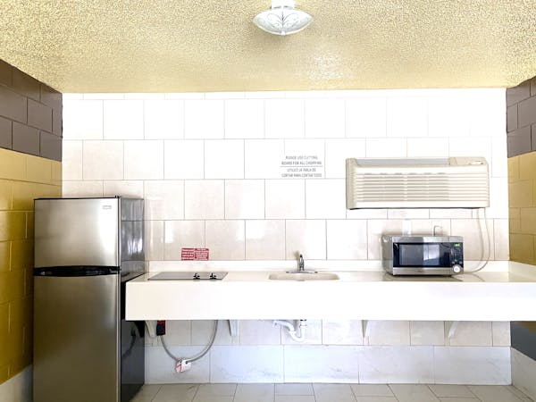 Kitchenette, Savannah Inn & Suites, Savannah, Inn, Suites, refrigerator, stove top, cook,