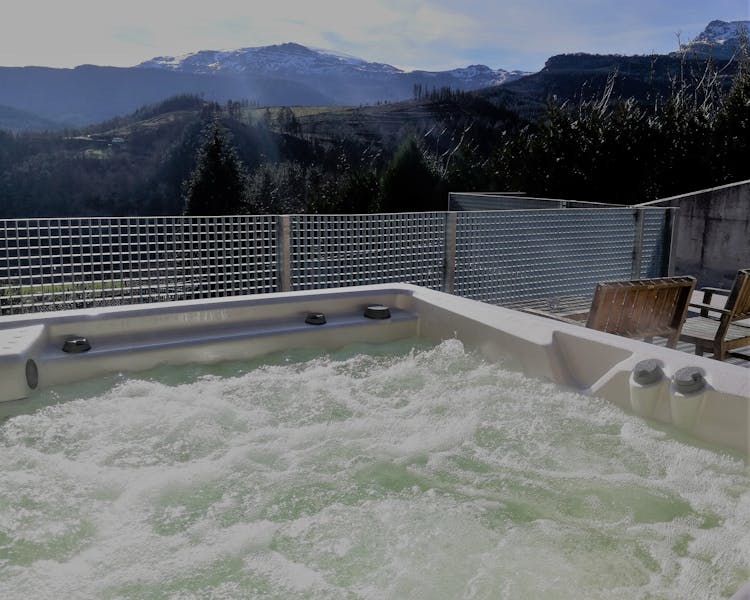 Gorbeia jacuzzi SPA Ellauri Hotel