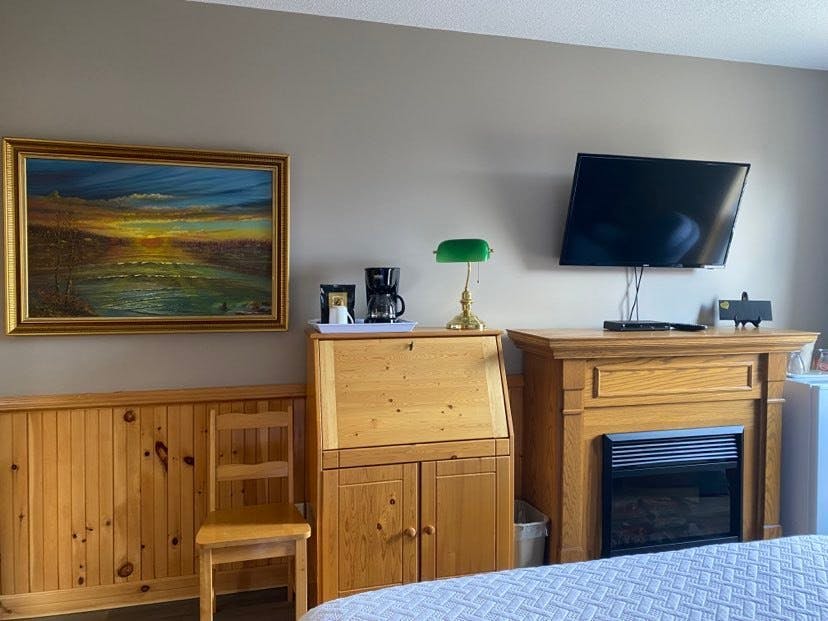 Chambre Pin Foyer Télé Bureau
