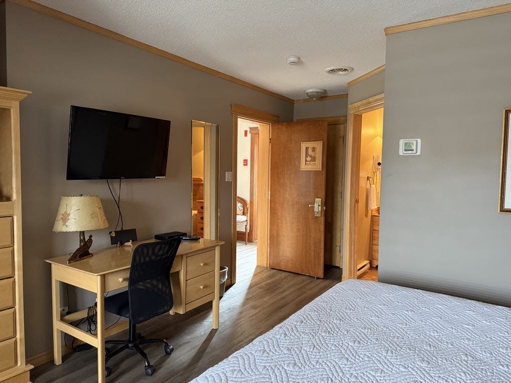 Room Deluxe Maple King