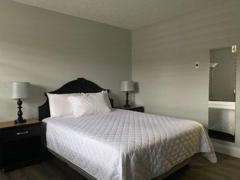 Room #7 Regular Queen