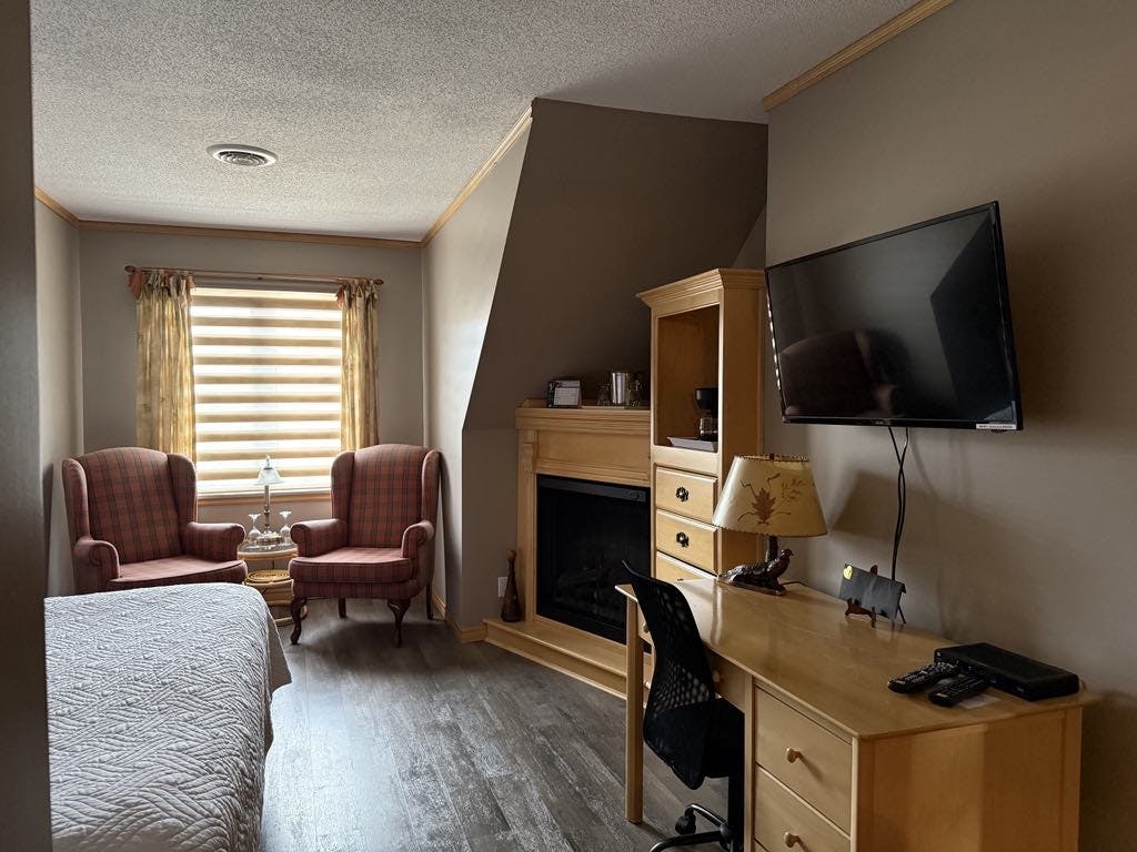 Room Deluxe Maple King