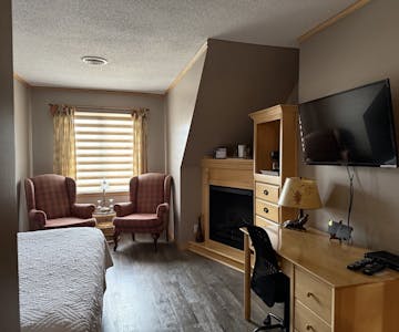 Room Deluxe Maple King